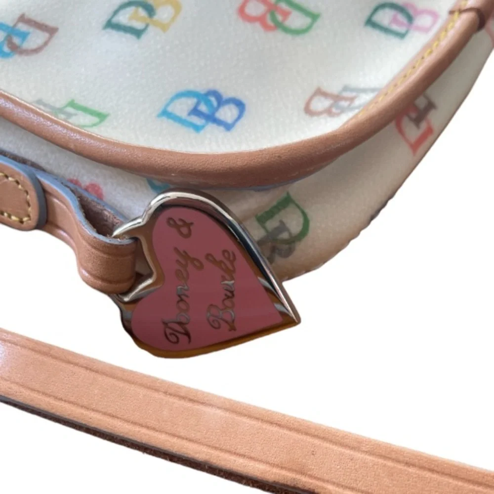 Dooney & Bourke reposhing this